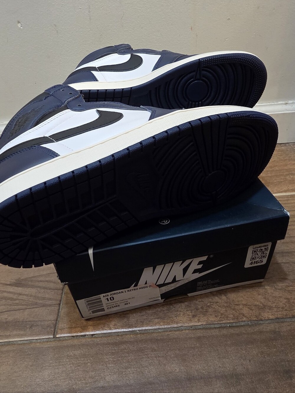 Nike Air Jordan 1 Retro High - White & Navy